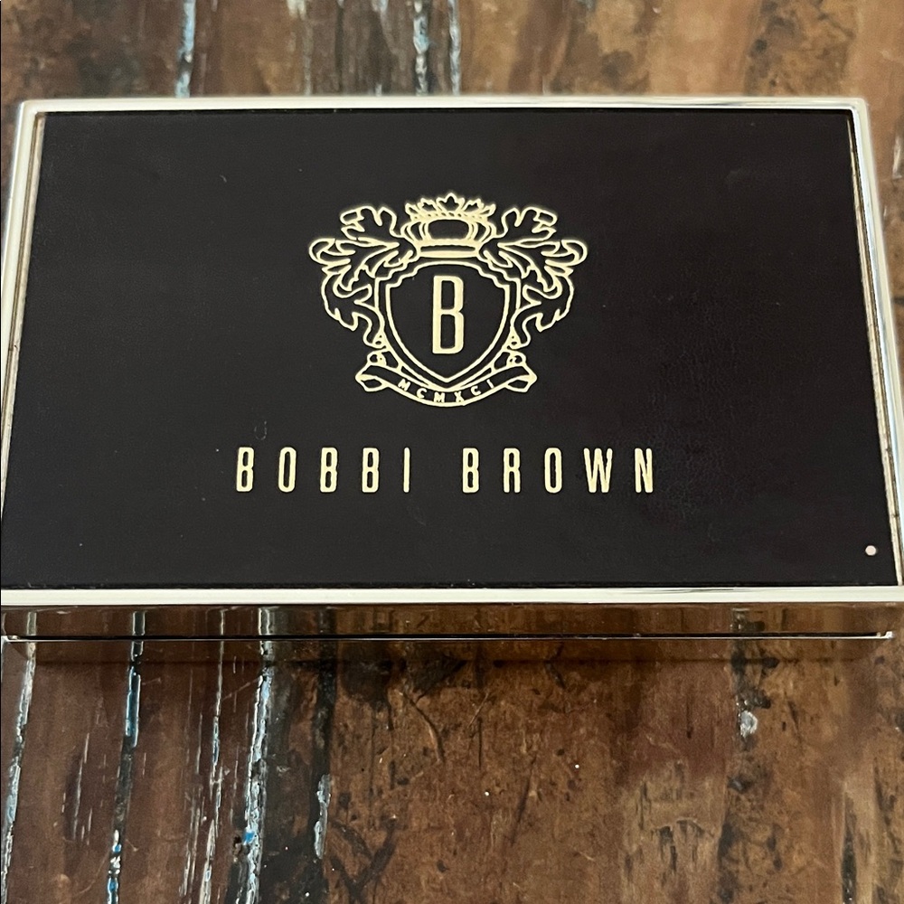 Bobbi Brown Luxe Black and Gold Compact French pink new